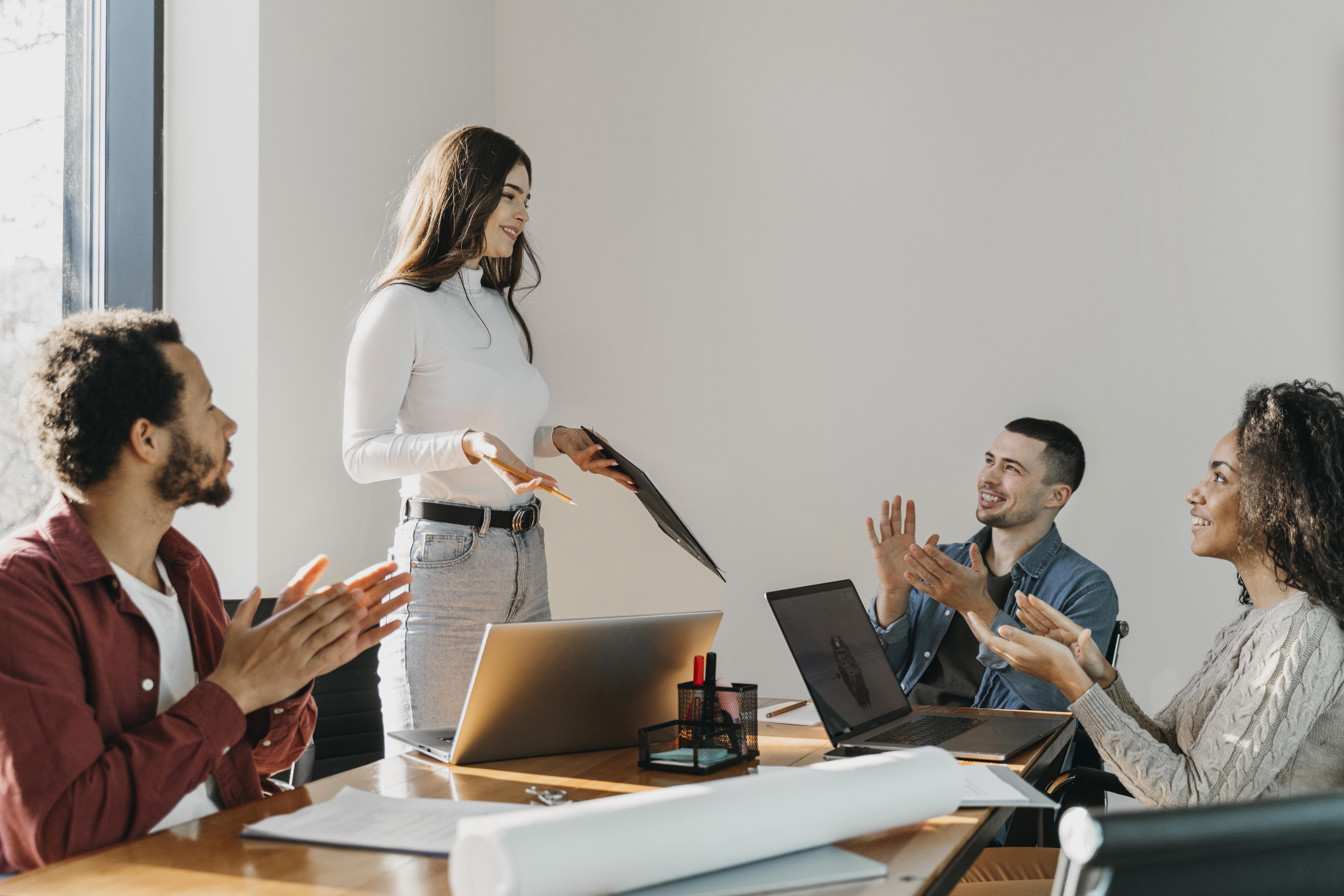teamwork-meeting-with-business-people